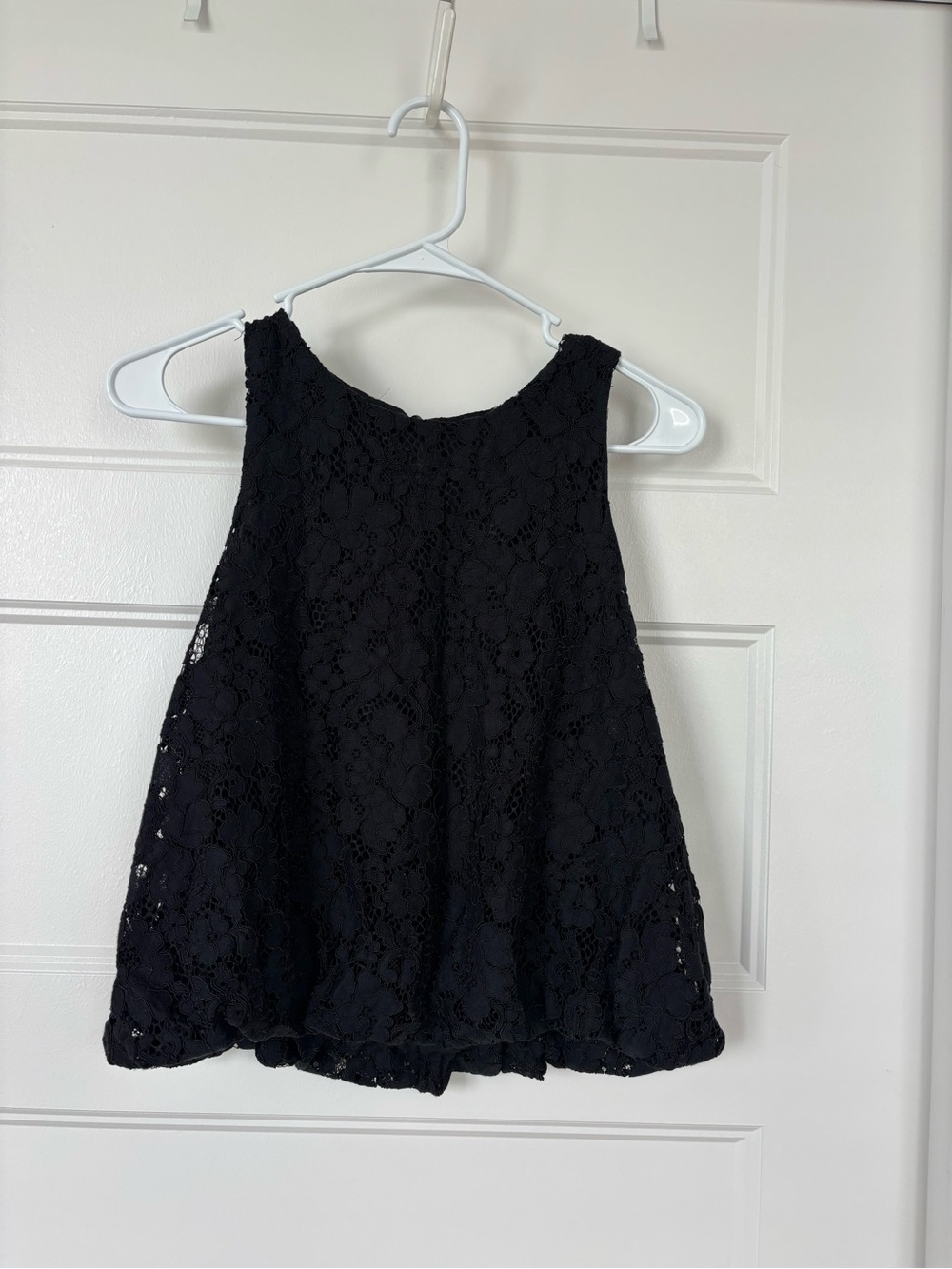 Black Lace Bubble Hem Sleeveless Women's Top
